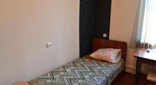 Гостевой дом Mini-hotel Gvardeiskaya Кемерово Небольшой двухместный номер с 2 отдельными кроватями-2