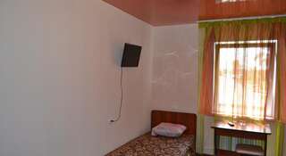 Гостевой дом Mini-hotel Gvardeiskaya Кемерово Небольшой двухместный номер с 2 отдельными кроватями-12